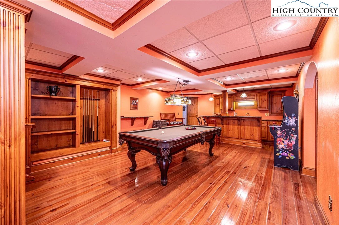 Image number 17 for the current listing