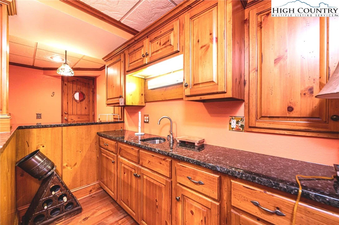 Image number 18 for the current listing