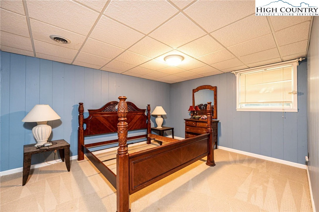 Image number 19 for the current listing