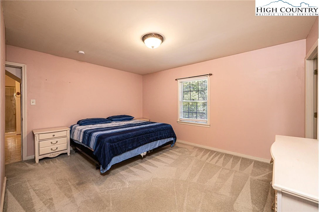 Image number 14 for the current listing