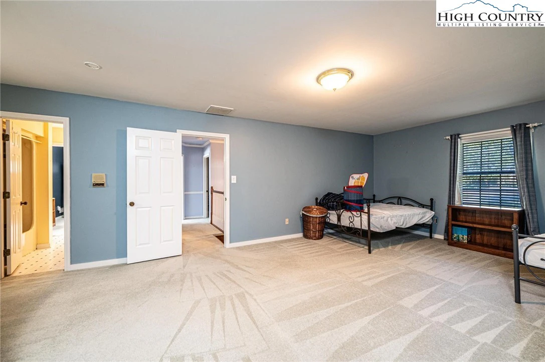 Image number 6 for the current listing