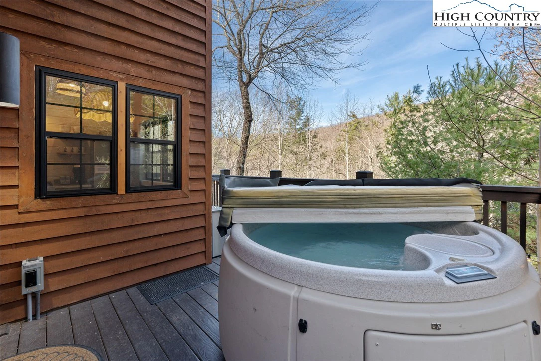 Image number 5 for the current listing