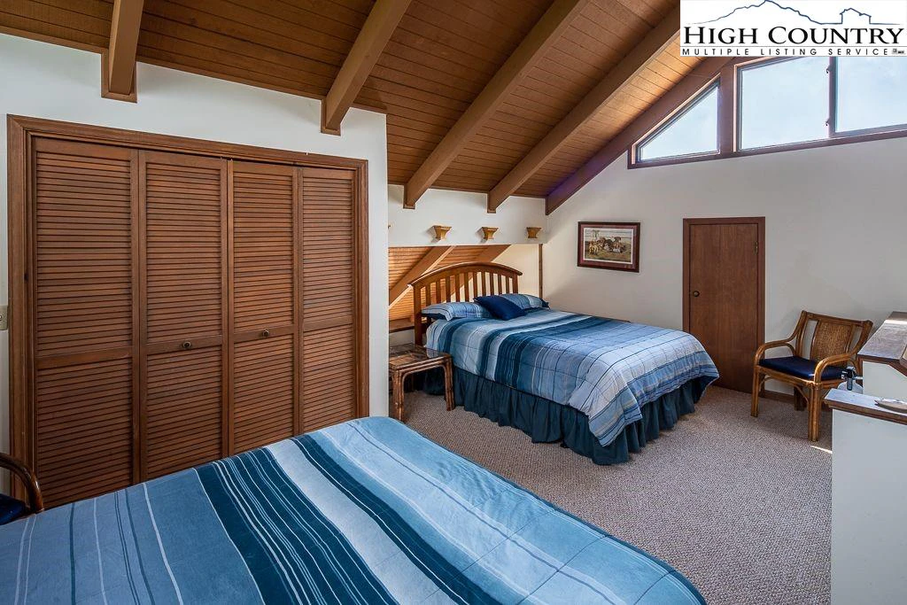 Image number 9 for the current listing