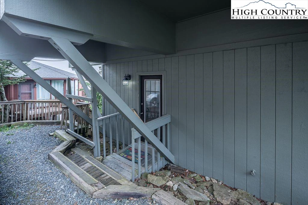 Image number 15 for the current listing