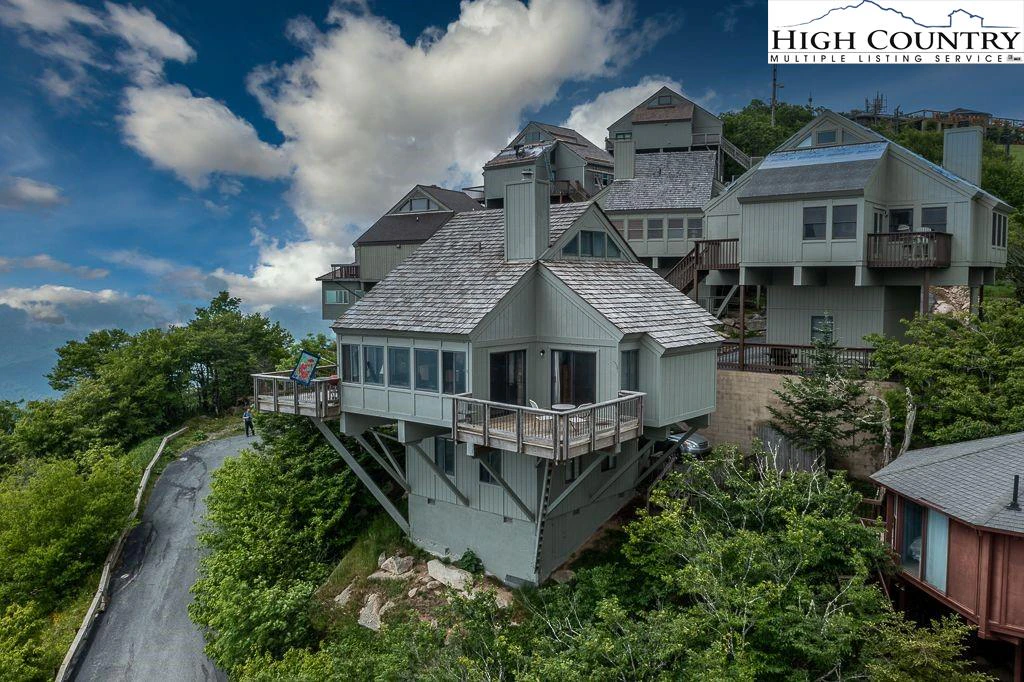 Image number 19 for the current listing