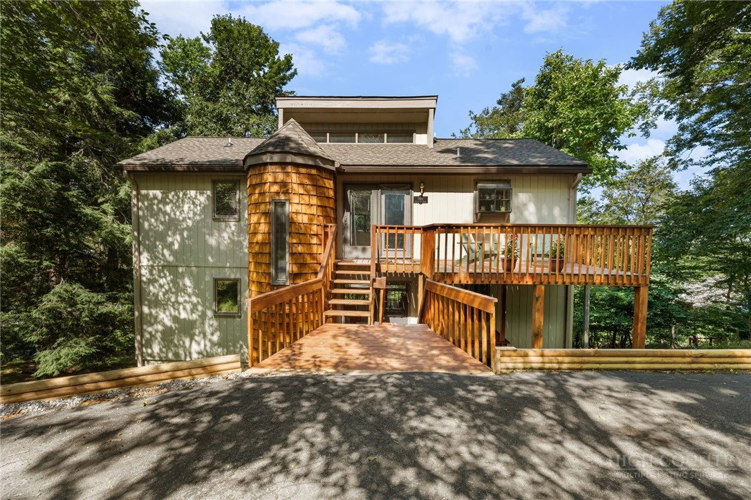 Image number 1 for the current listing