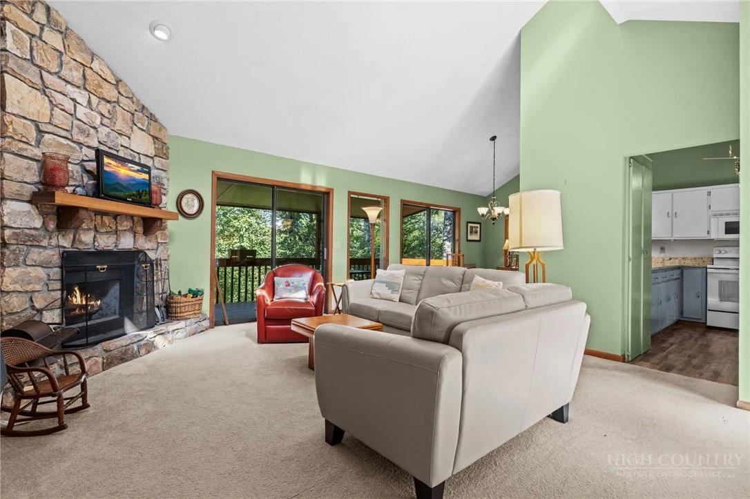 Image number 7 for the current listing