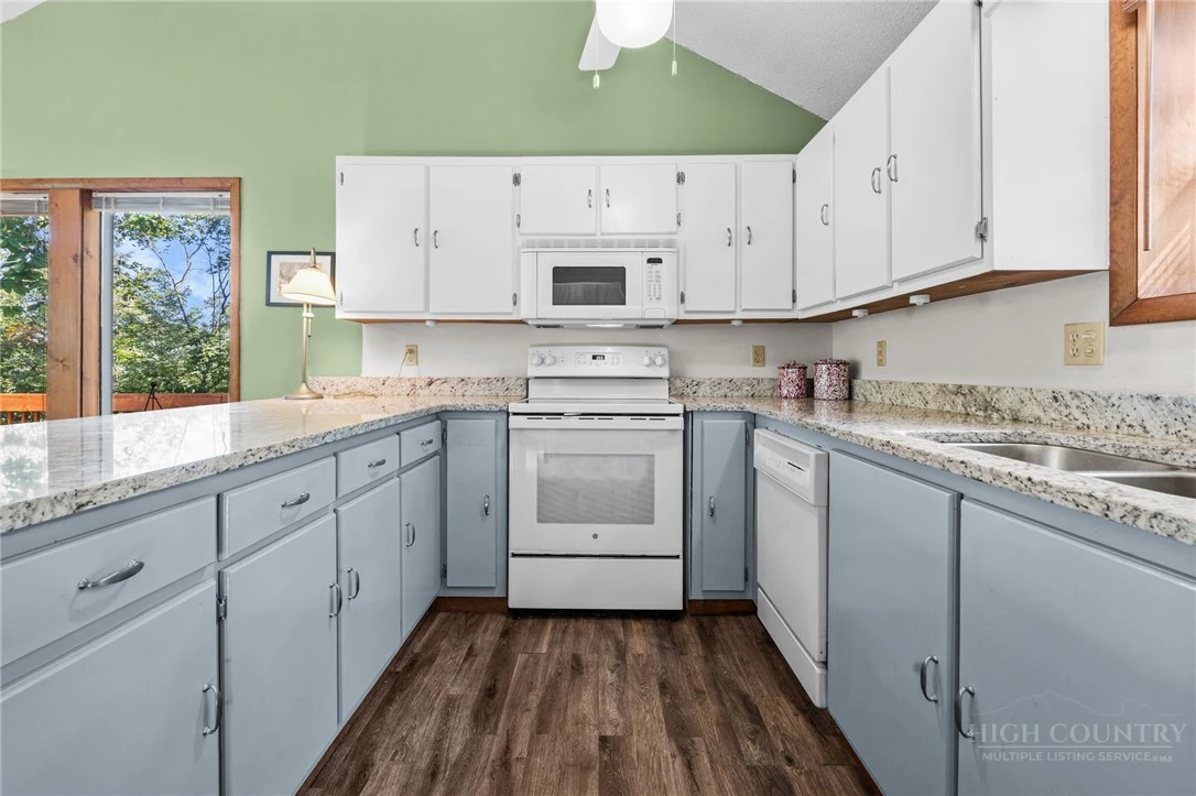 Image number 10 for the current listing