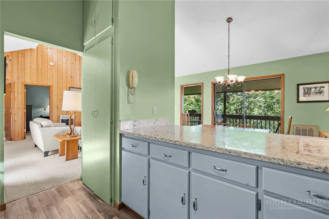 Image number 11 for the current listing