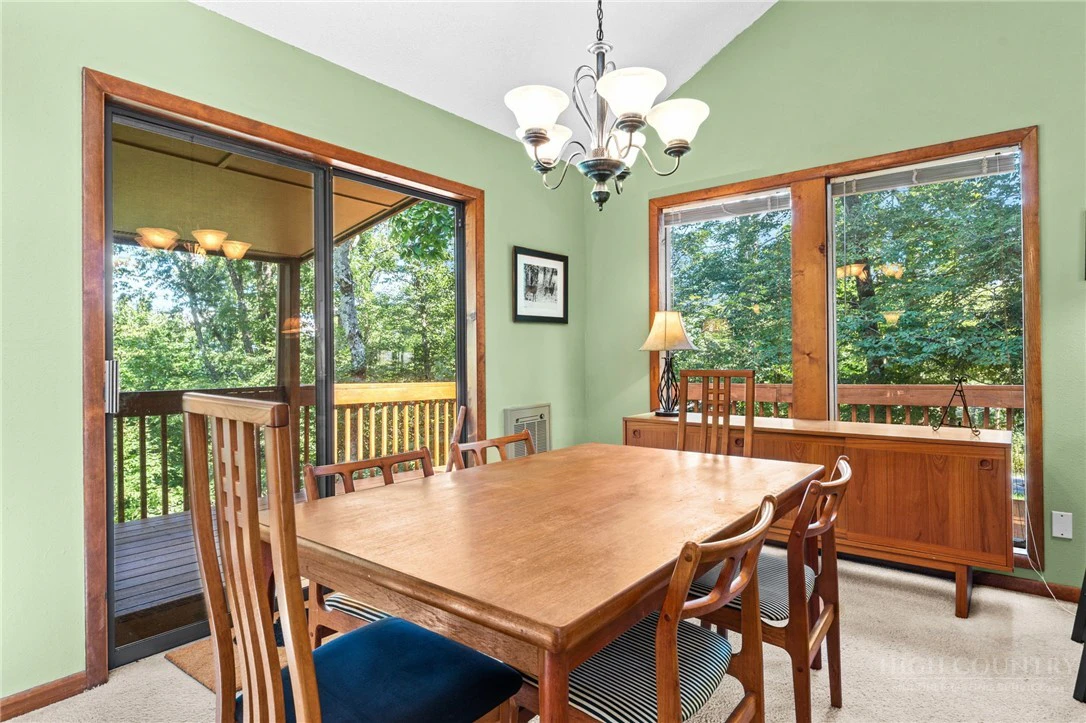 Image number 13 for the current listing
