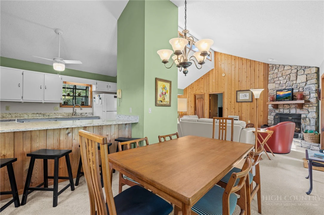 Image number 14 for the current listing
