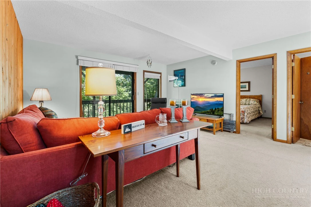 Image number 19 for the current listing