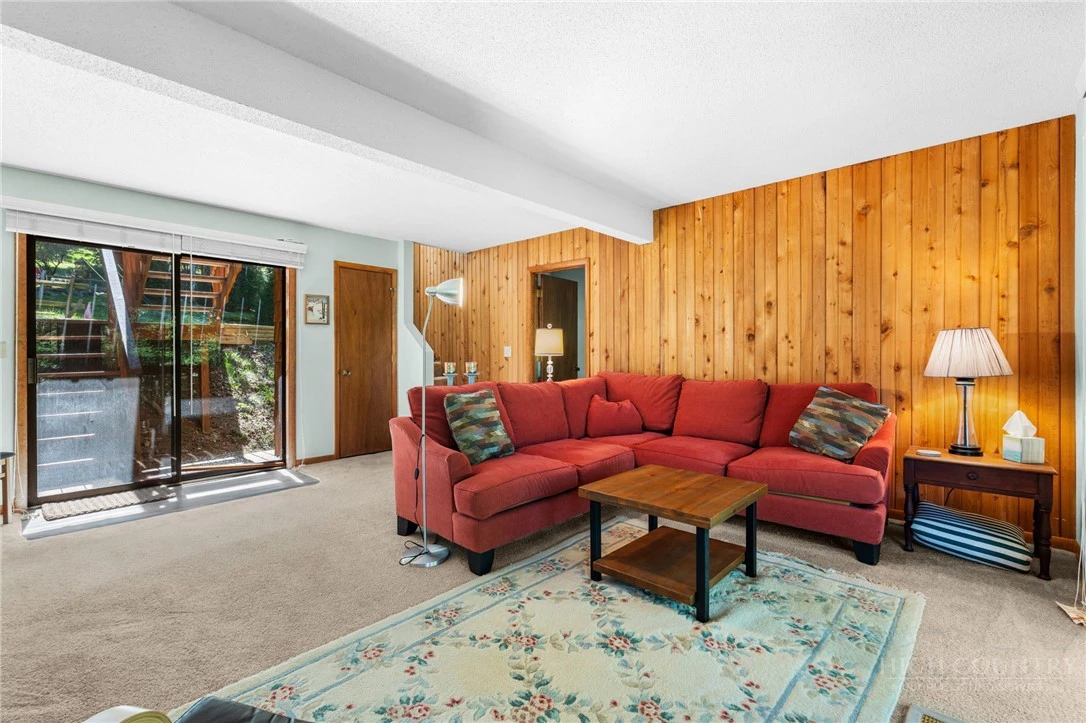 Image number 20 for the current listing