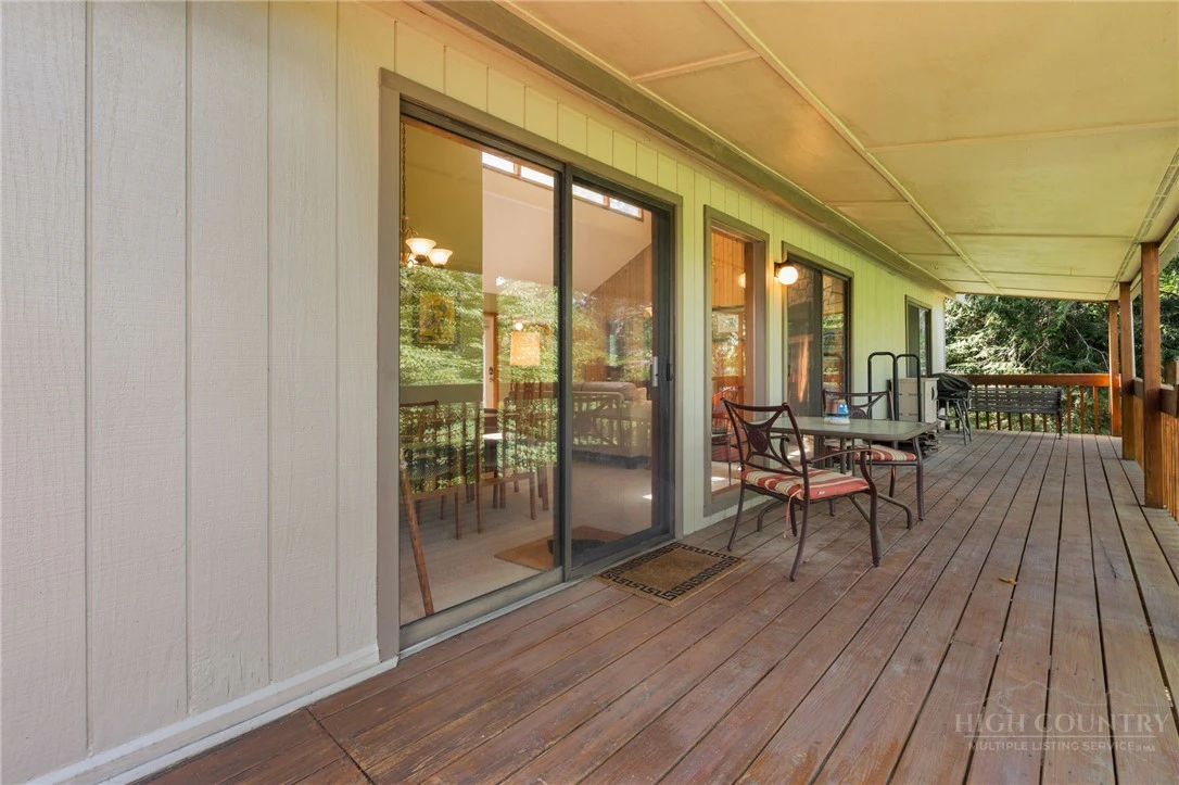 Image number 27 for the current listing