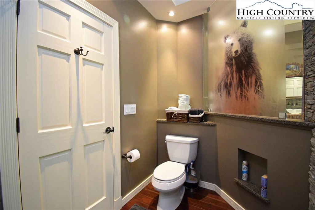 Image number 4 for the current listing