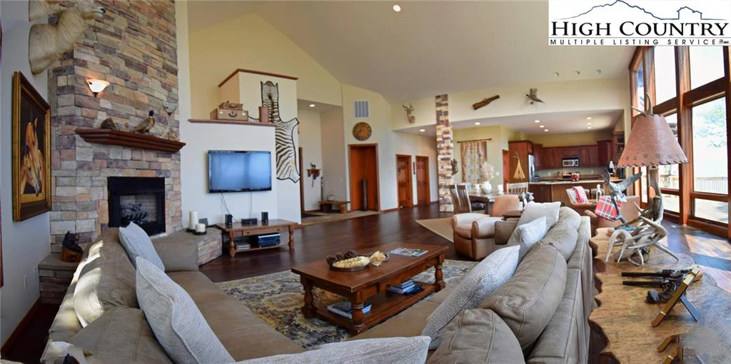 Image number 20 for the current listing