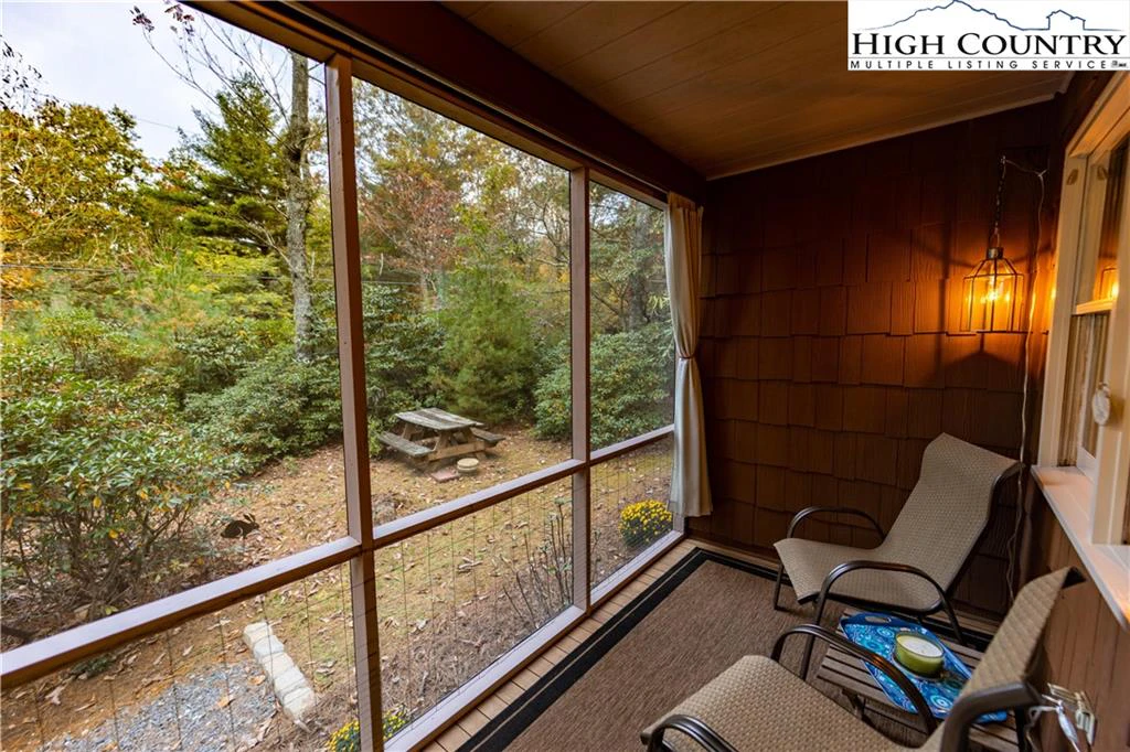 Image number 5 for the current listing
