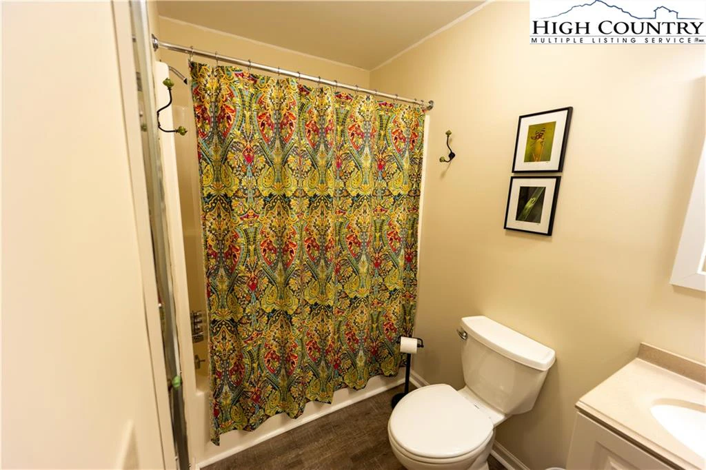 Image number 8 for the current listing