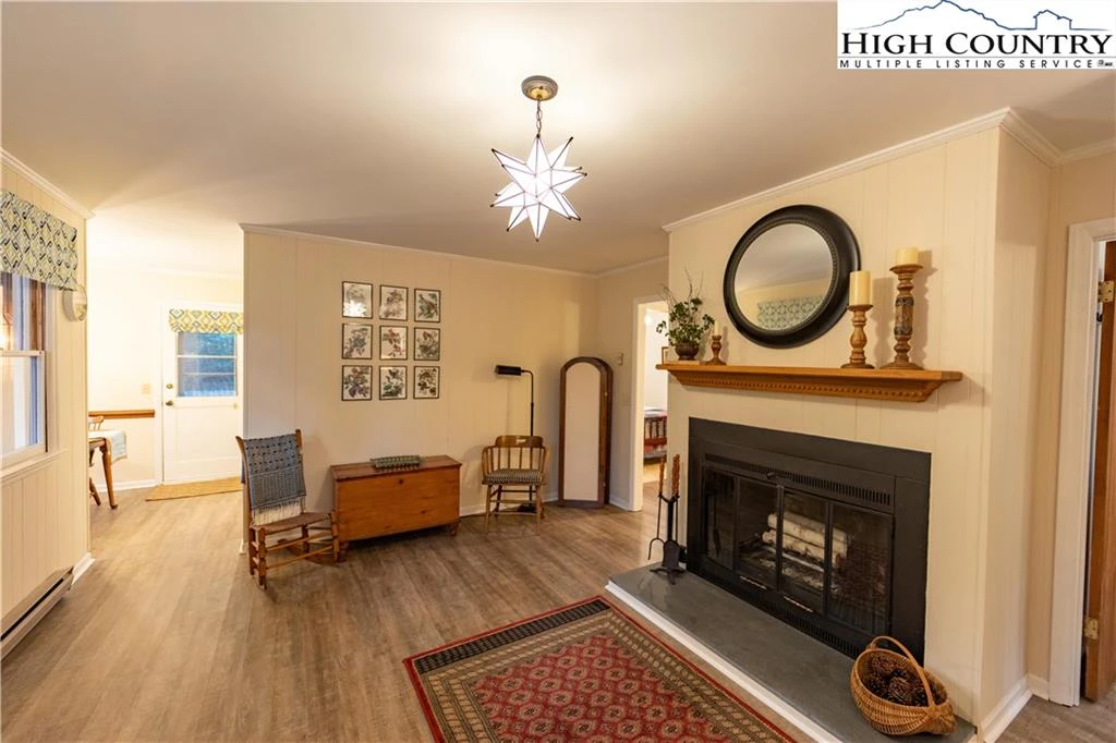 Image number 9 for the current listing