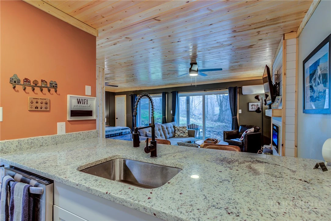 Image number 14 for the current listing