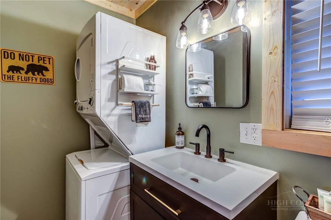 Image number 7 for the current listing
