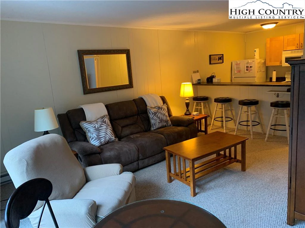 Image number 3 for the current listing