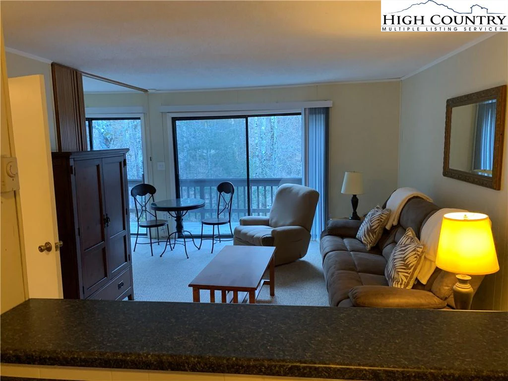 Image number 4 for the current listing