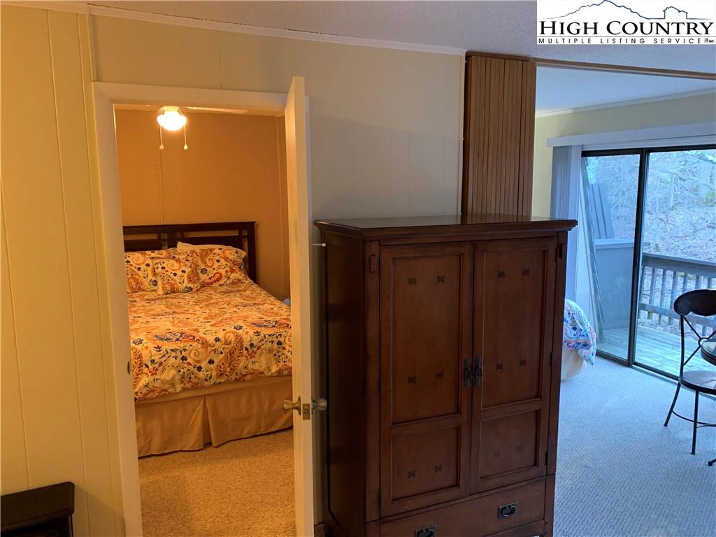 Image number 7 for the current listing
