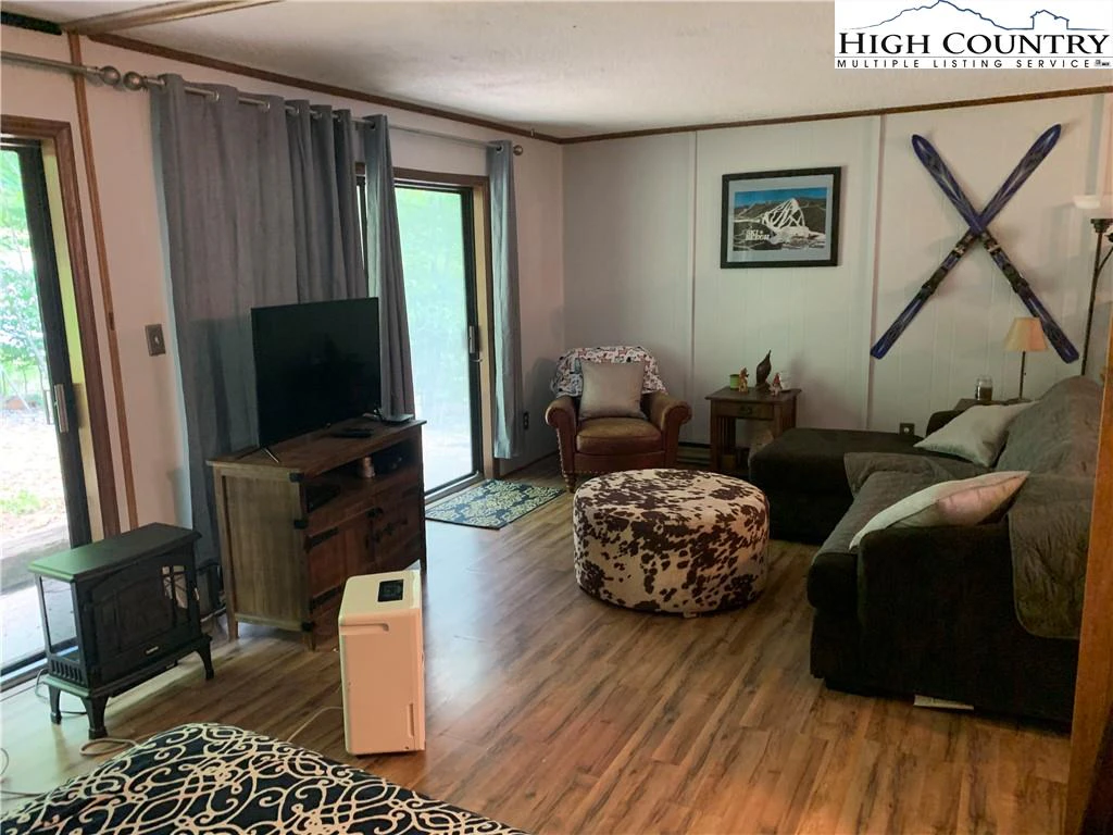 Image number 3 for the current listing