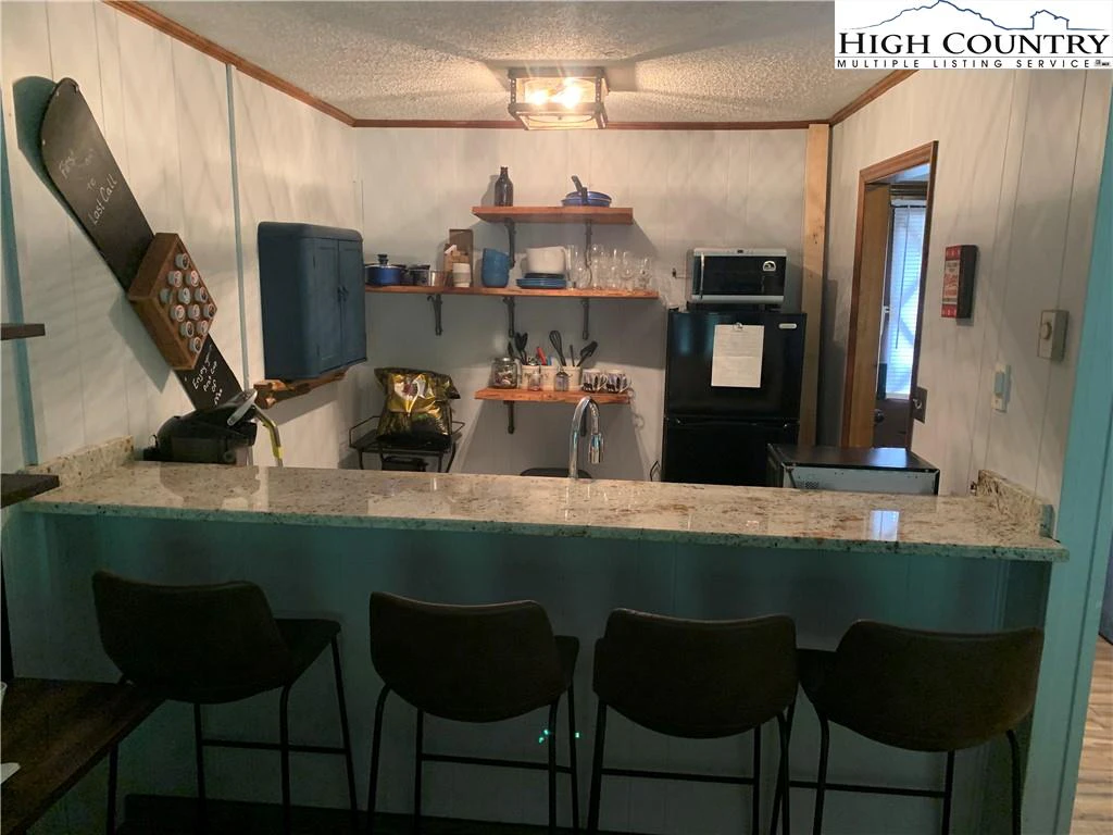 Image number 4 for the current listing