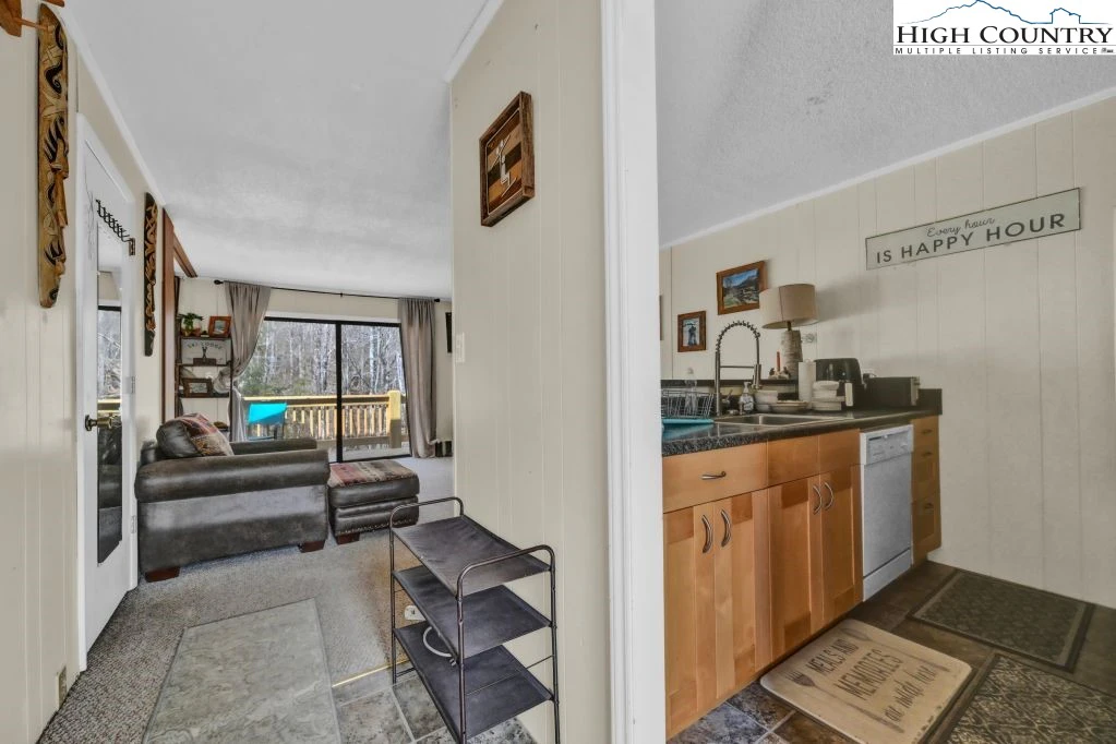 Image number 19 for the current listing