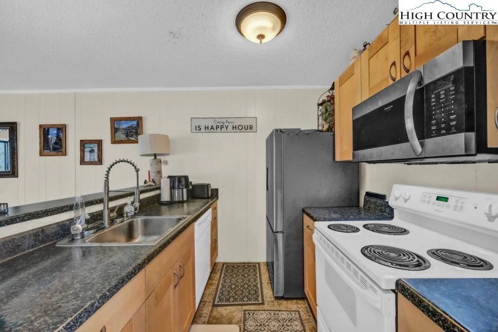 Image number 18 for the current listing
