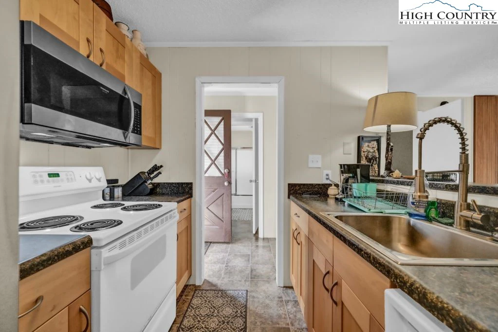 Image number 2 for the current listing