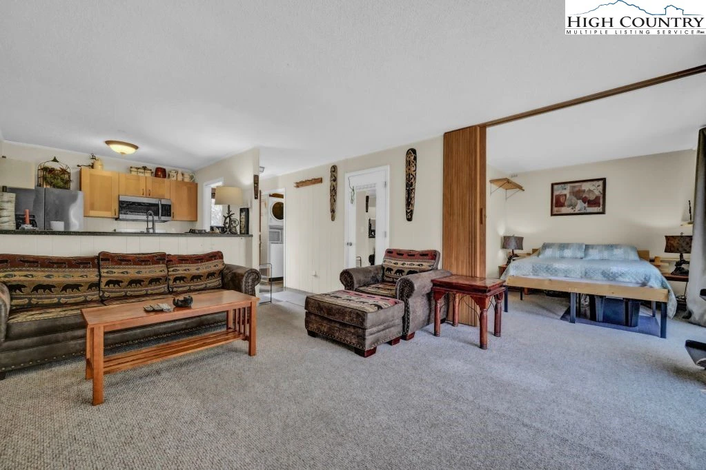 Image number 15 for the current listing