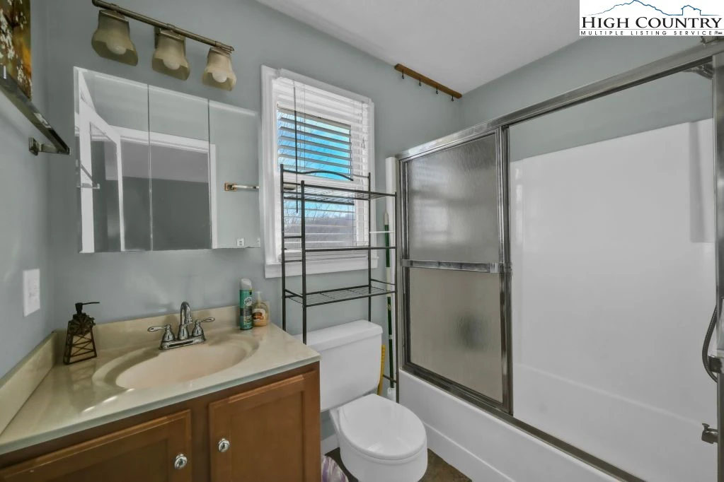 Image number 9 for the current listing