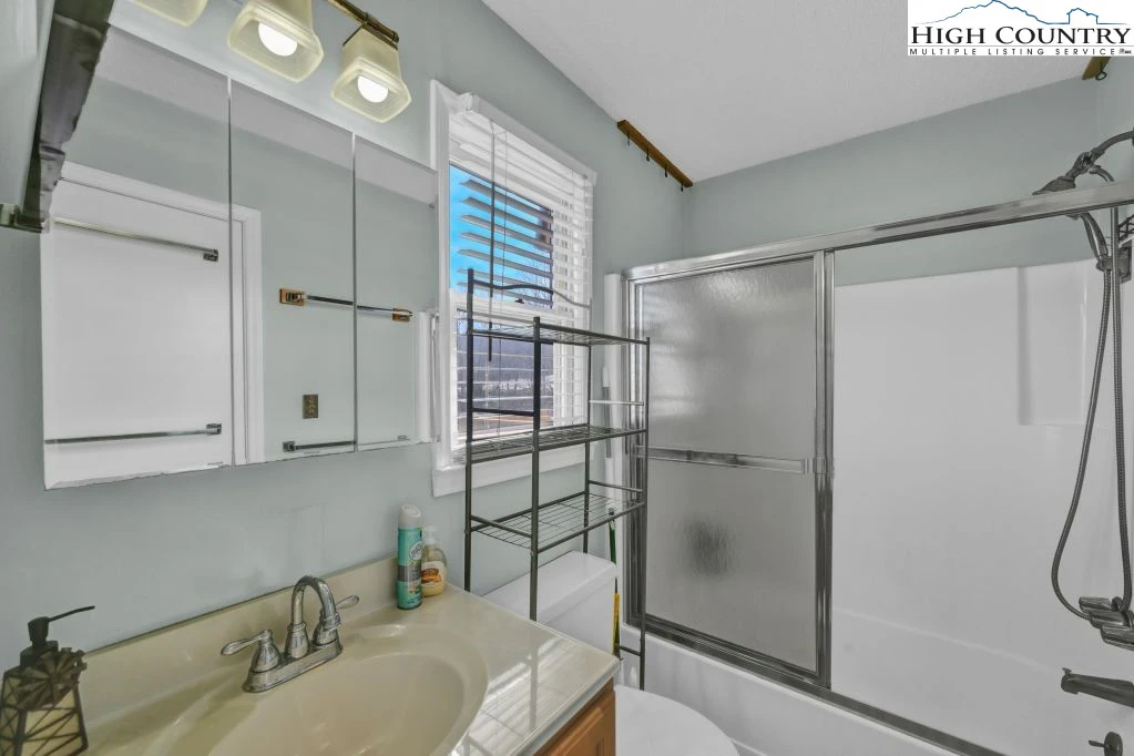 Image number 8 for the current listing