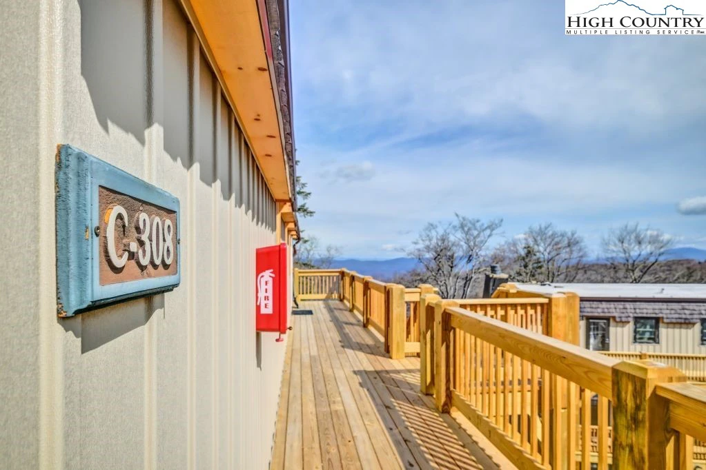 Image number 5 for the current listing