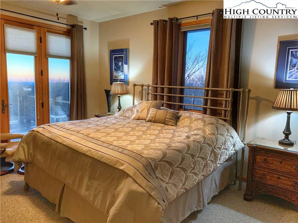 Image number 13 for the current listing