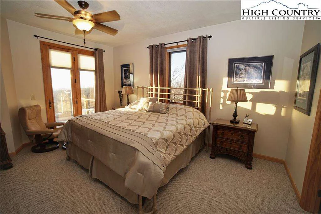 Image number 3 for the current listing