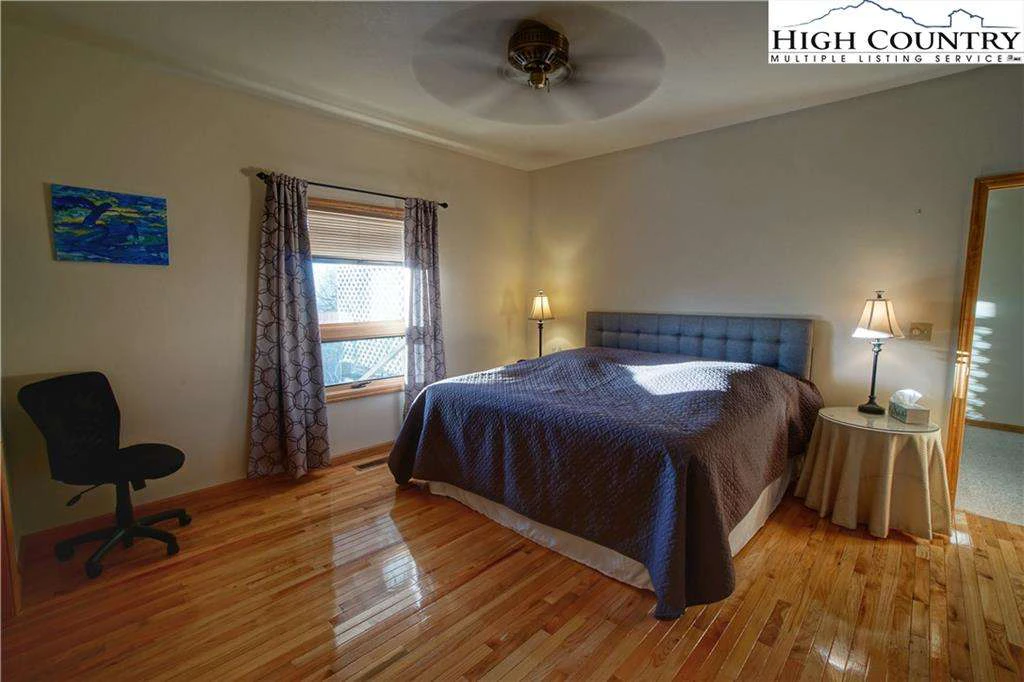 Image number 5 for the current listing