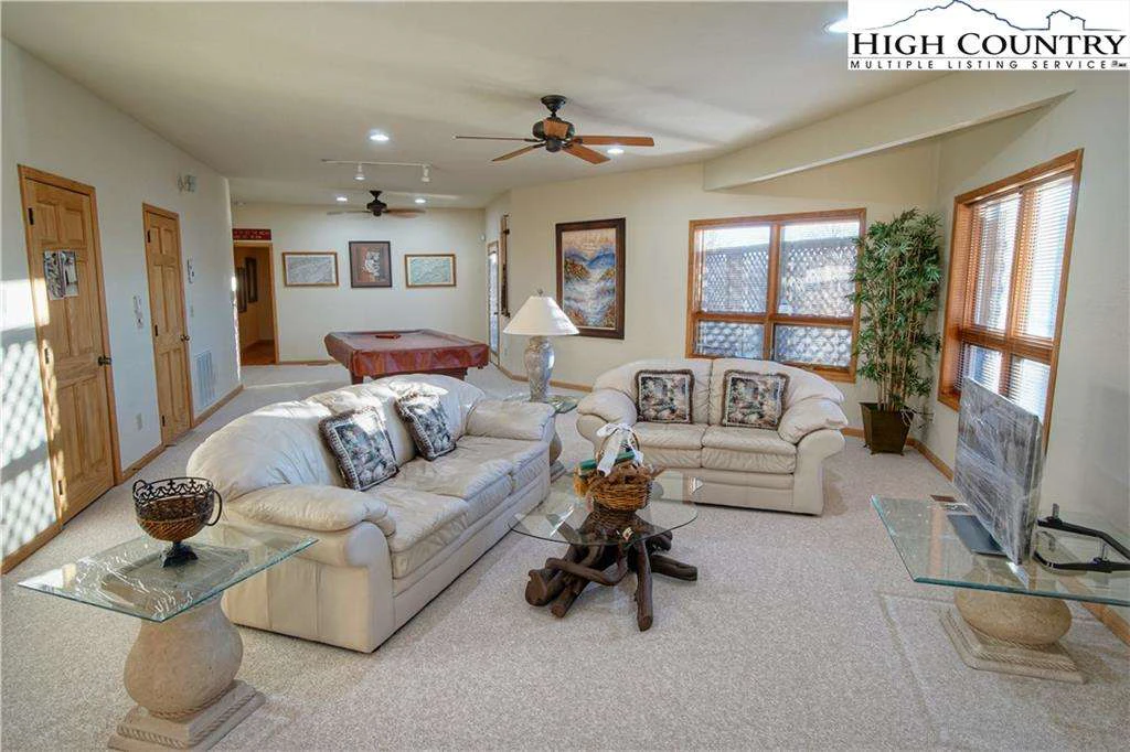 Image number 6 for the current listing