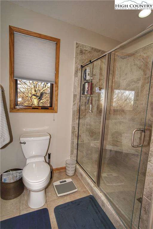 Image number 11 for the current listing
