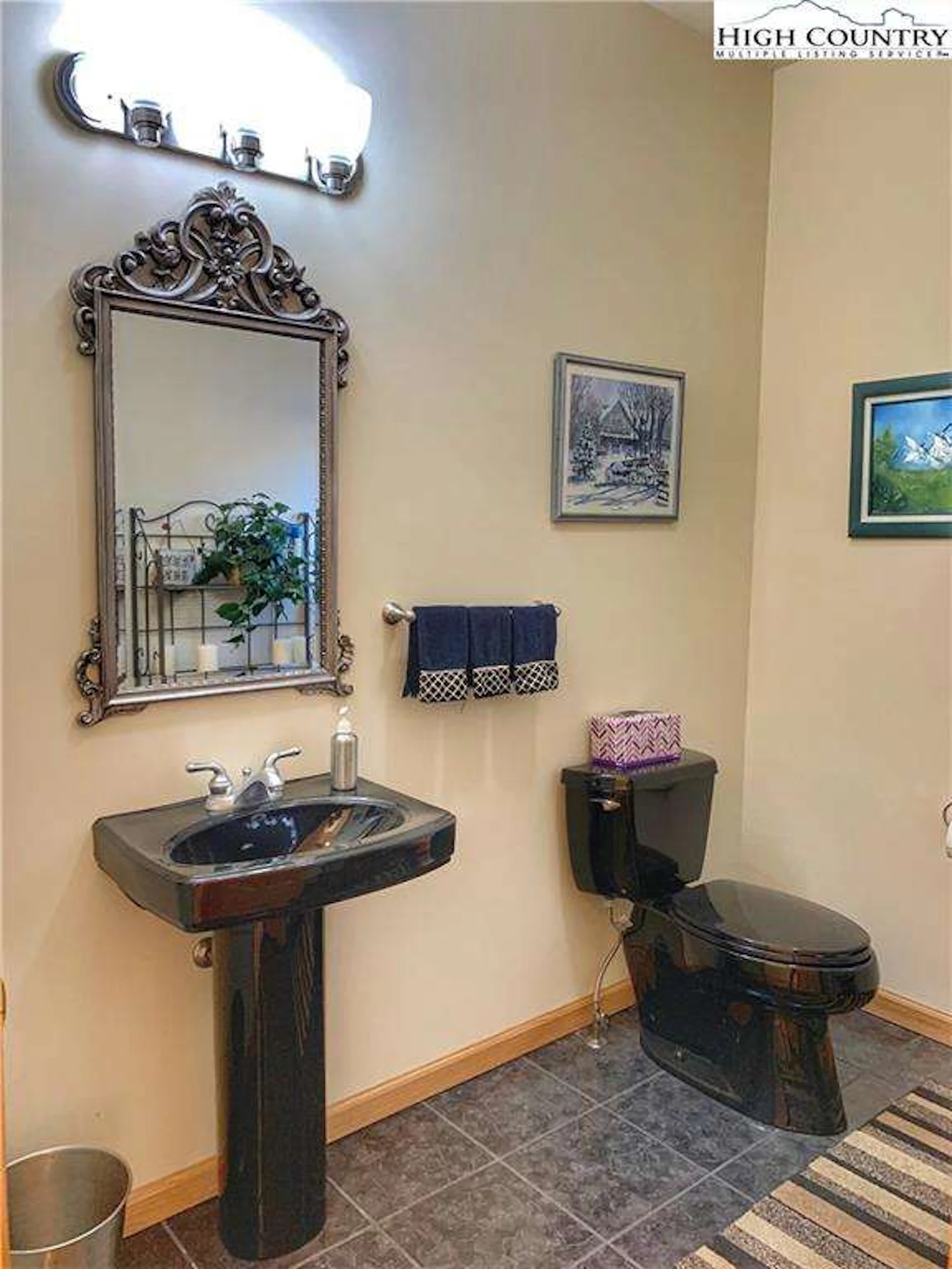 Image number 2 for the current listing