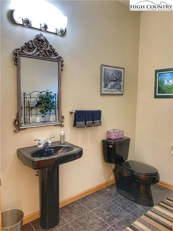Image number 2 for the current listing