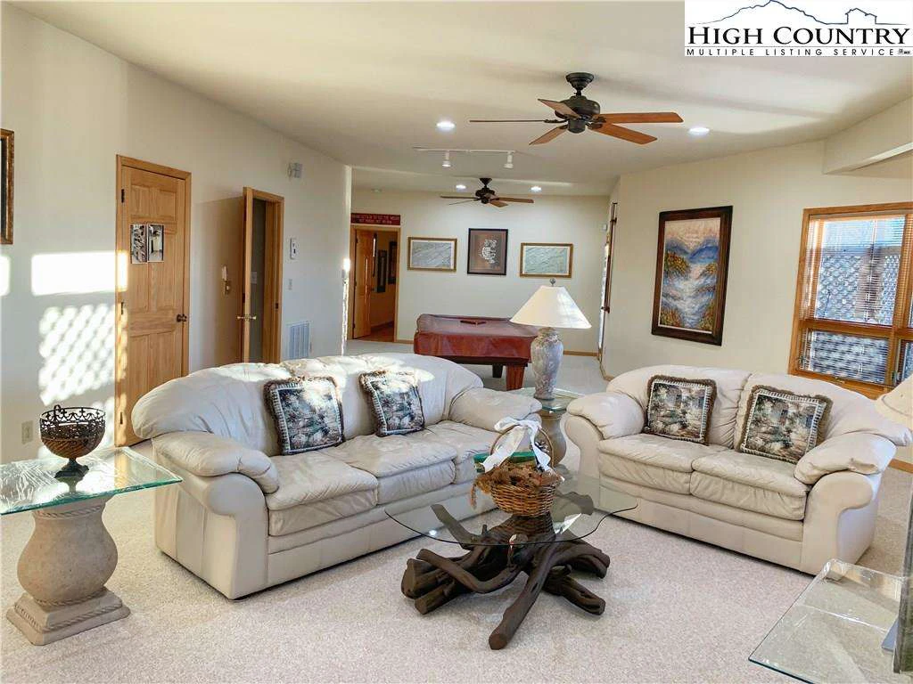 Image number 14 for the current listing