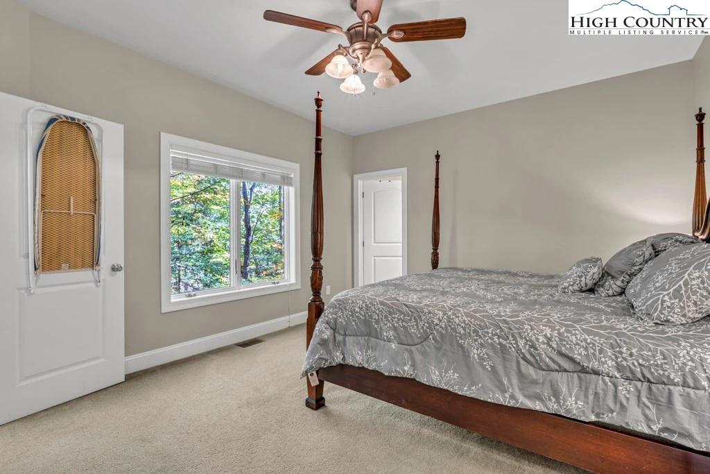 Image number 19 for the current listing