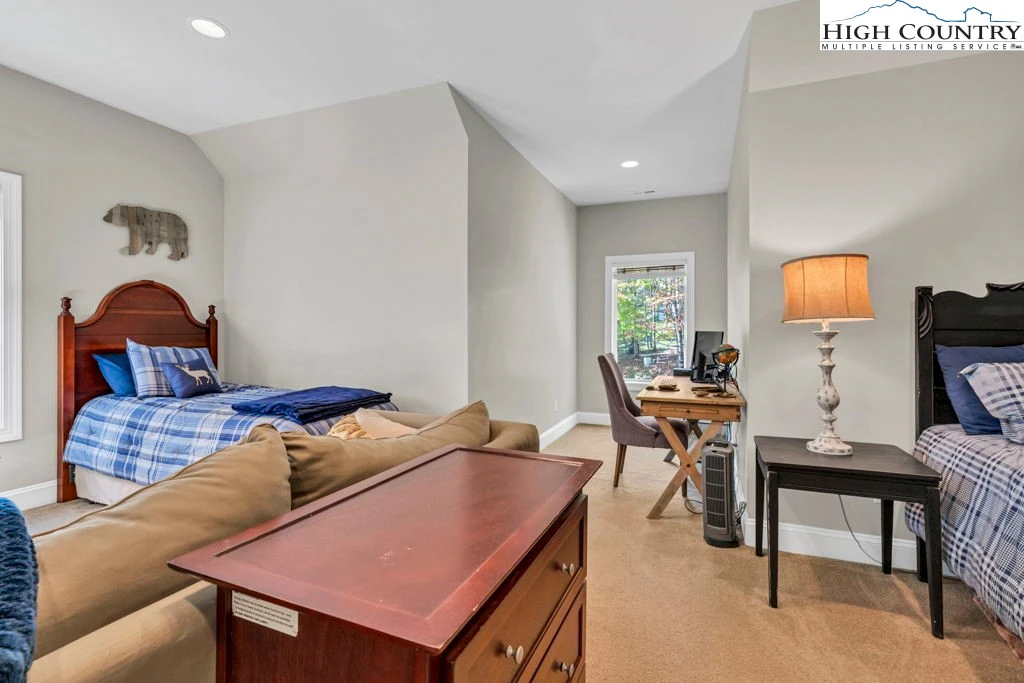 Image number 5 for the current listing