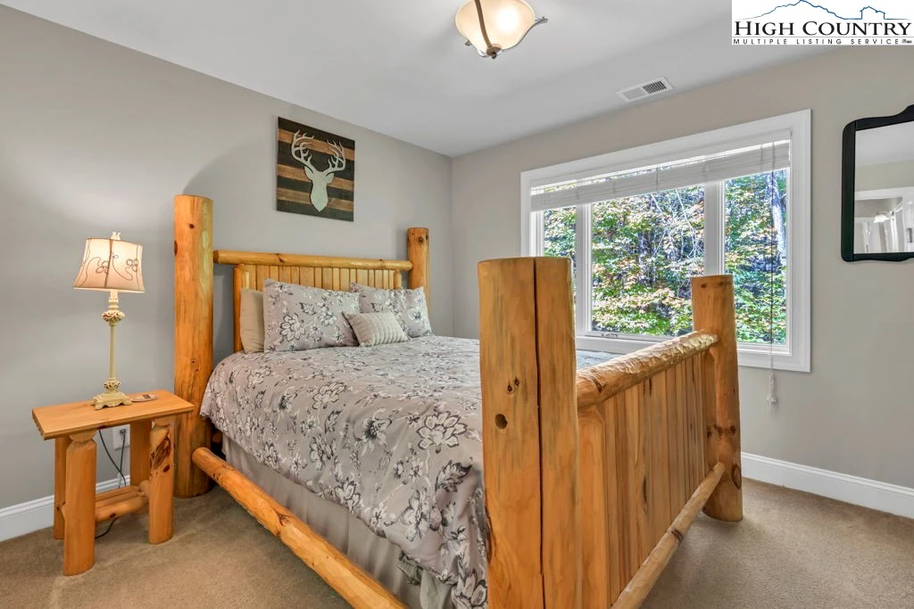 Image number 9 for the current listing