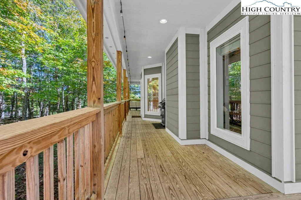 Image number 12 for the current listing