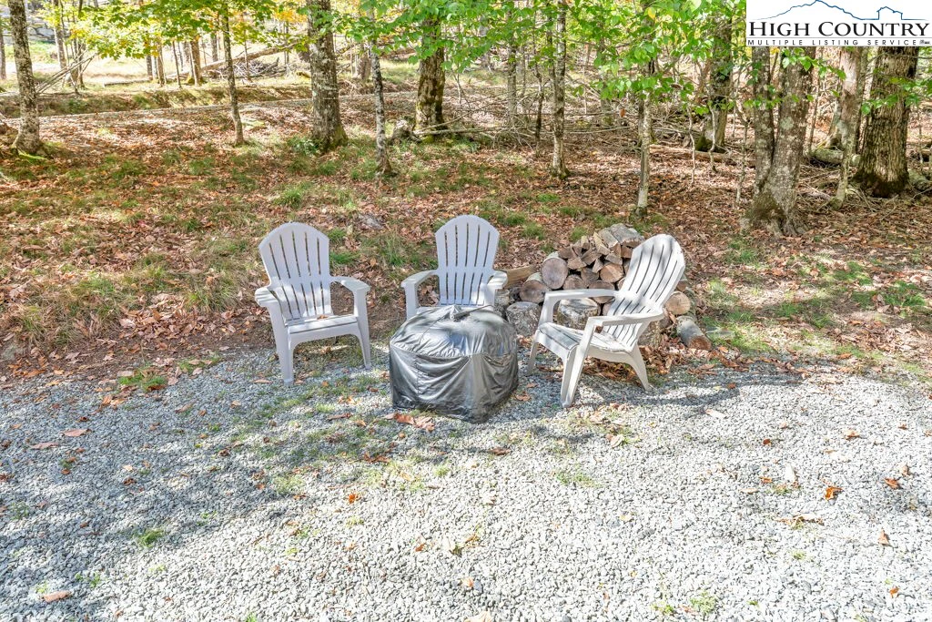 Image number 15 for the current listing